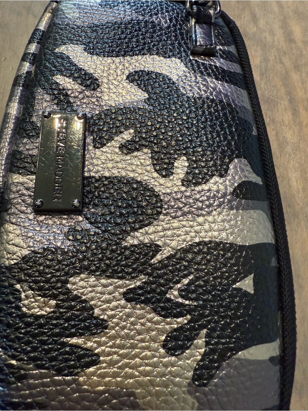 Women’s ‘Steve Madden’ metallic camo wristlet wallet - Picture 3 of 4
